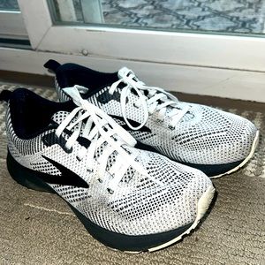 Brooks Energize size 7.5 good condition